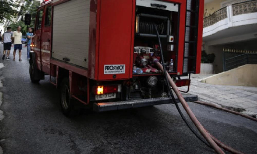 Θεσσαλονίκη: Φωτιά σε εγκαταλελειμμένο κατάστημα